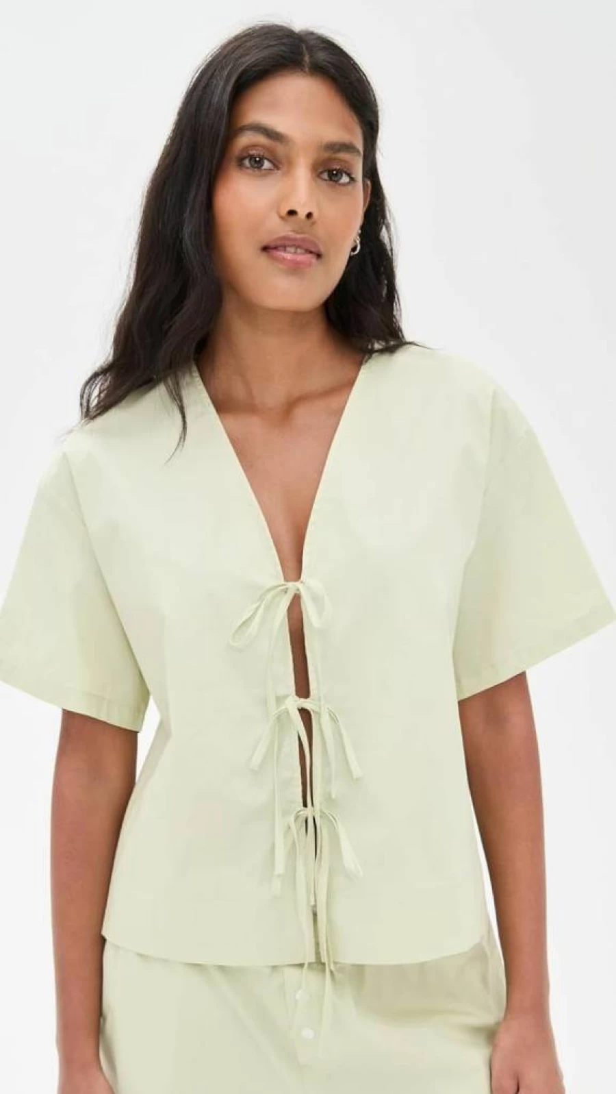 WAYF Women's Tabitha Top - Stylish Casual Blouse for Women